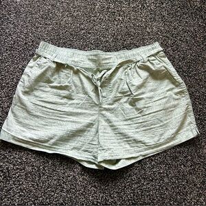 Columbia Athletic Shorts - Leaf Print Size L
